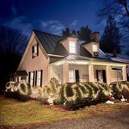 Across The Inn Entire Colonial House With Lovely Porch & Extremely Fast Wi-Fi Washington Esterno foto